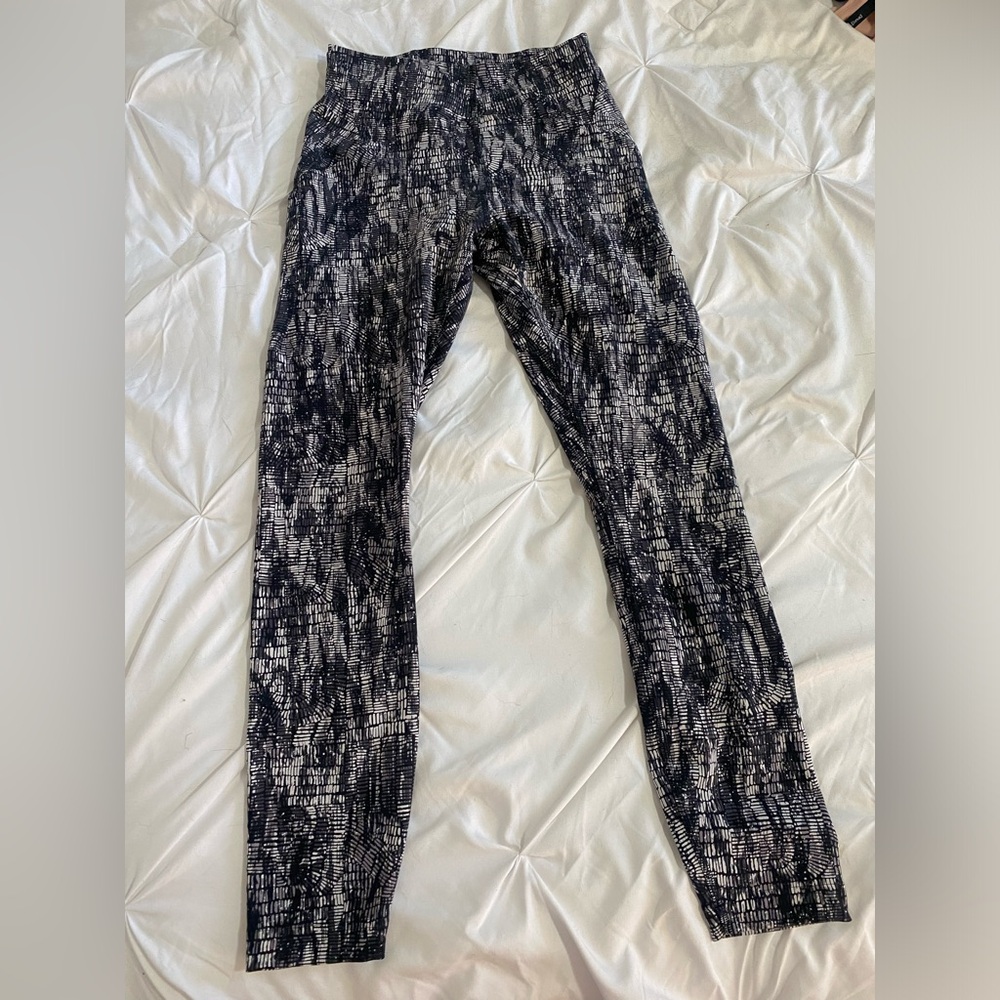 Lululemon black and white athletic leggings. Size 4